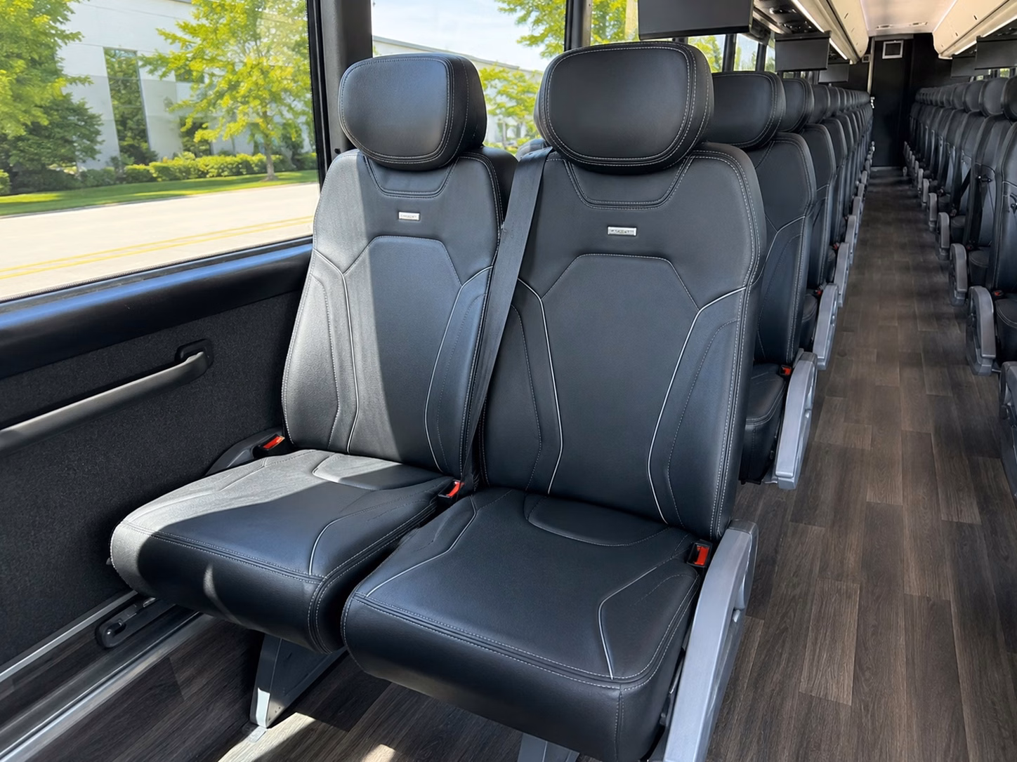 shuttle guests between murfreesboro s most popular wedding venues with ease